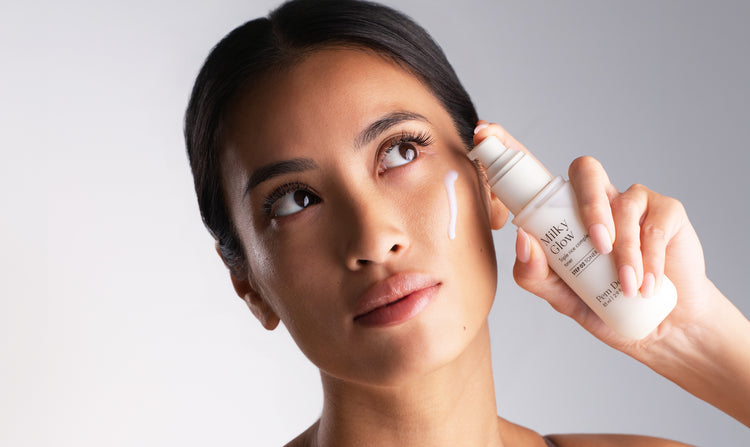 Pem Delian Milky Glow toner modell arcára kinyomva