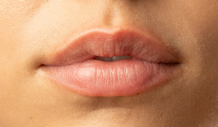 Pem Delian modell szája natúr, ajakápoló nélkül