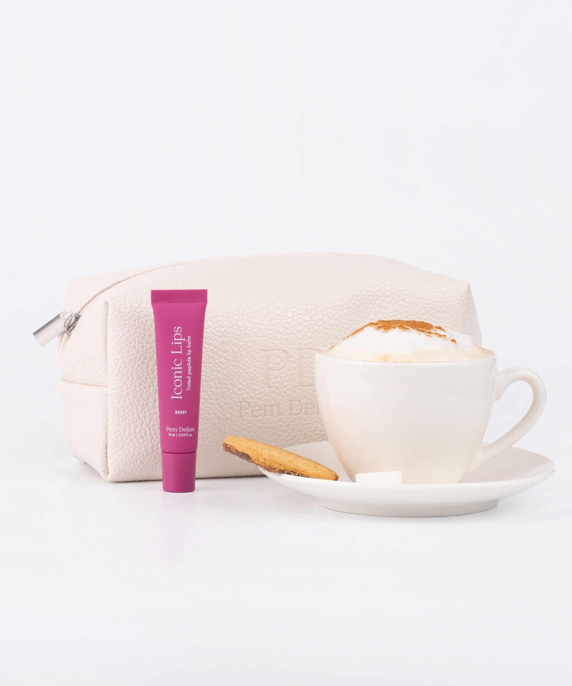 Pem Delian beige vegán bőr neszesszer, előtte Iconic Lips berry, kávé és keksz