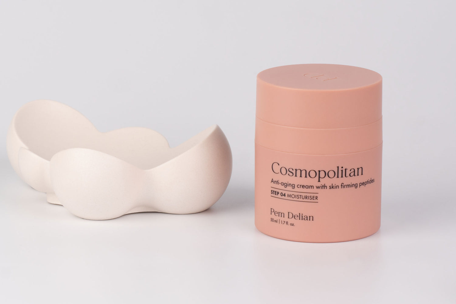 Pem Delian Cosmopolitan anti-aging arckrém tetővel, mellette tál