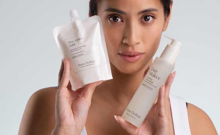 Pem Delian Day Maker és Refill: a keleti modell az arca előtt tartja