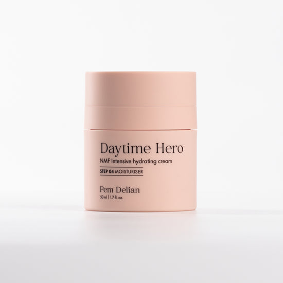 Pem Delian Daytime Hero tégely fehér háttérrel