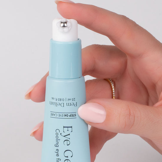 Pem Delian Eye Genius hűsítő szemkörnyékfeszesítő gél kupak nélkül kézben kinyomva