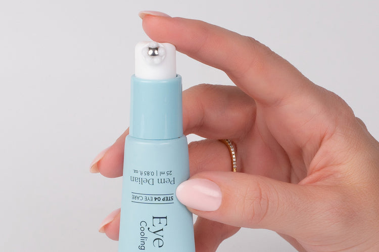 Pem Delian Eye Genius hűsítő szemkörnyékfeszesítő gél kupak nélkül kézben kinyomás után