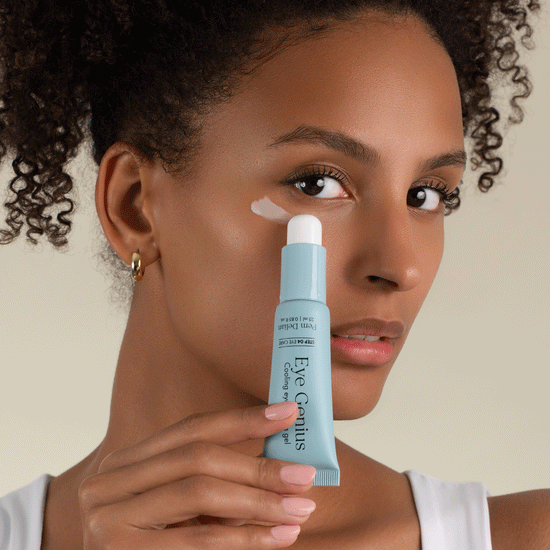 Pem Delian Eye Genius hűsítő szemkörnyékfeszesítő gél textúra kinyomás barna model arcán