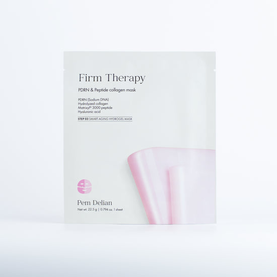 Pem Delian Firm Therapy arcmaszk szürke háttér előtt