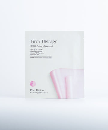 Pem Delian Firm Therapy arcmaszk szürke háttér előtt