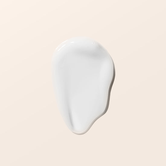 Pem Delian Fusion bőrnyugtató gélkrém textúrája kikenve semleges háttérre