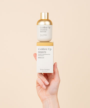 Pem Delian Golden Up hidratáló, ragyogásfokozó fluid hialuronsavval
kézben dobozzal