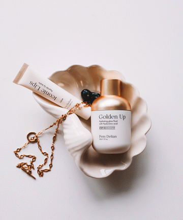 Pem Delian Golden Up hidratáló, ragyogásfokozó fluid hialuronsavval
és Iconoc Lips clear ajakápoló kagylós tálon