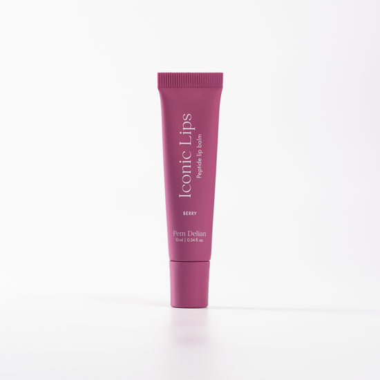 Pem Delian Iconic Lips Berry fehér háttérrel