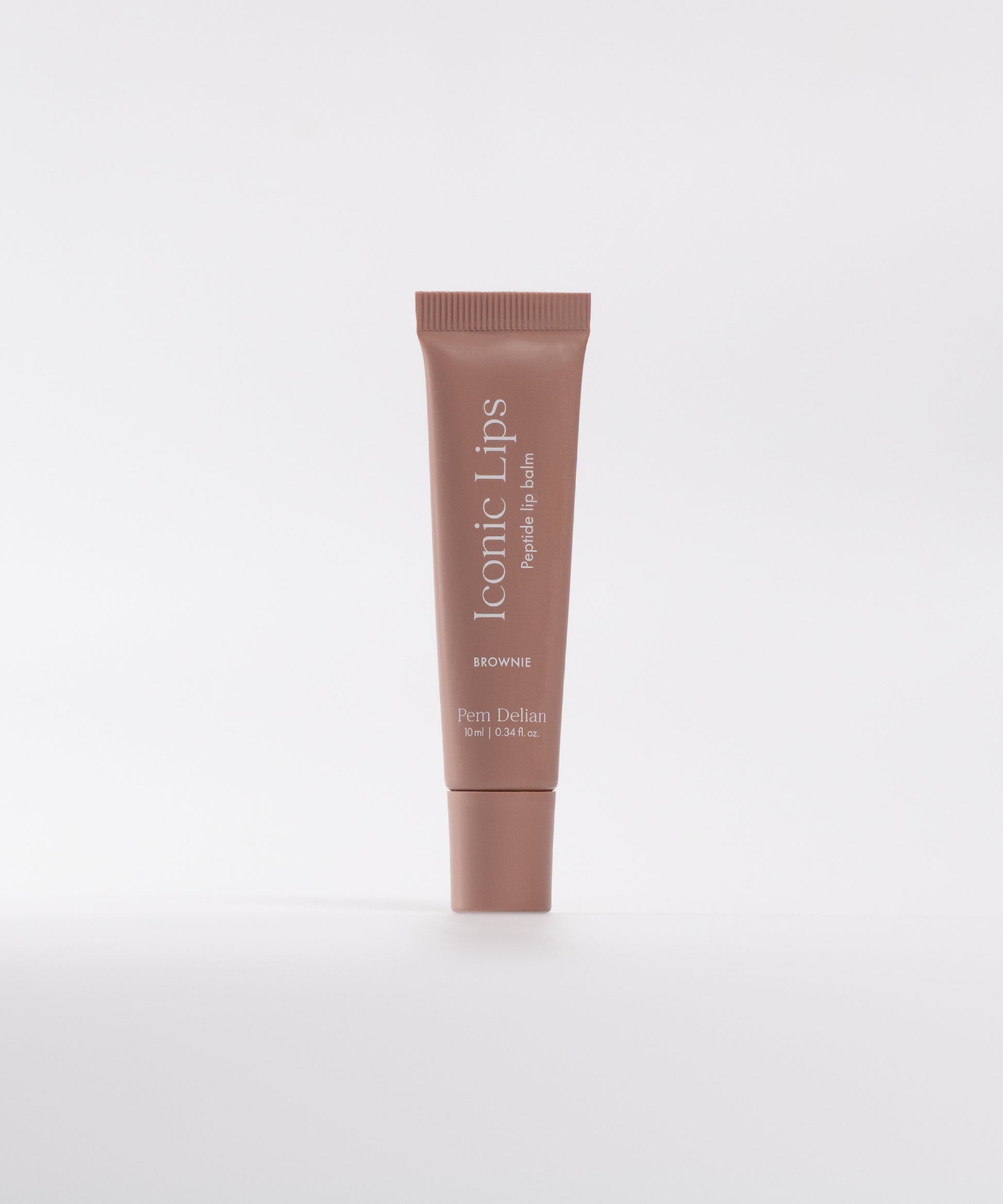 Pem Delian Iconic Lips Brownie fehér hátérrel