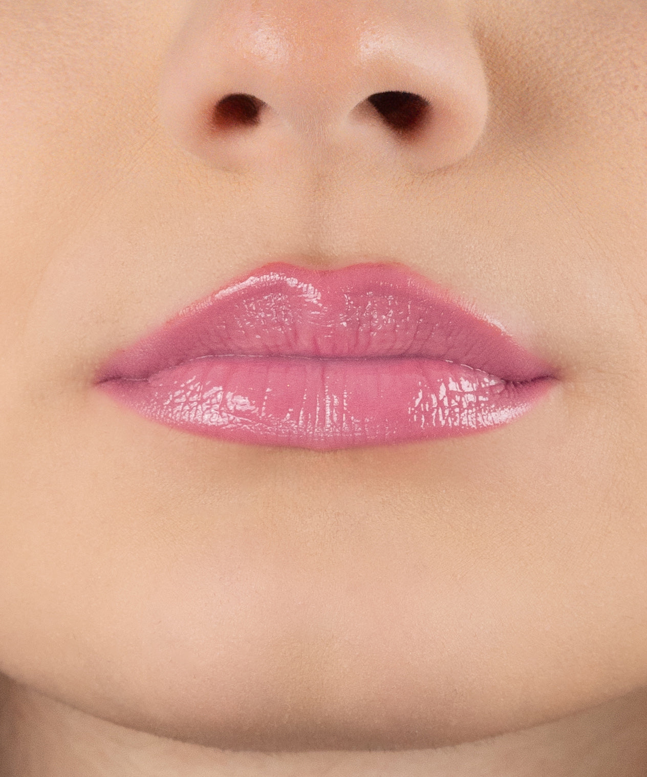 Pem Delian Iconic Lips candy színezett, peptides ajakápoló modell szájon