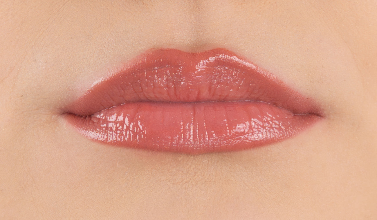 Pem Delian Iconic Lips coral színezett, peptides ajakápoló szájon