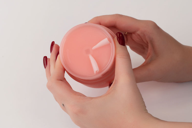 Meltaway arctisztító balzsam adagolójának eltekerése, termék textúra