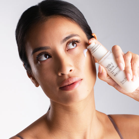 Pem Delian Milky Glow toner modell arcára kinyomva 