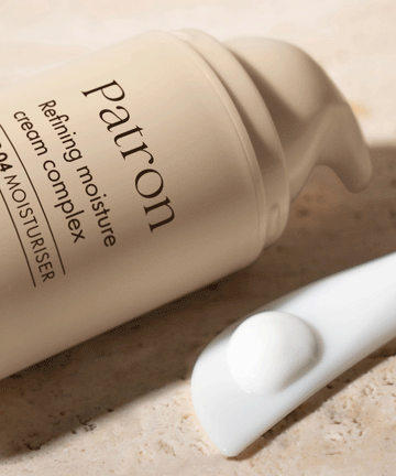 Pem Delian Patron Bőrselymesítő, komplex hidratálókrém kupakkal, letisztult bézs háttéren