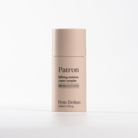 Pem Delian Patron fehér háttérrel