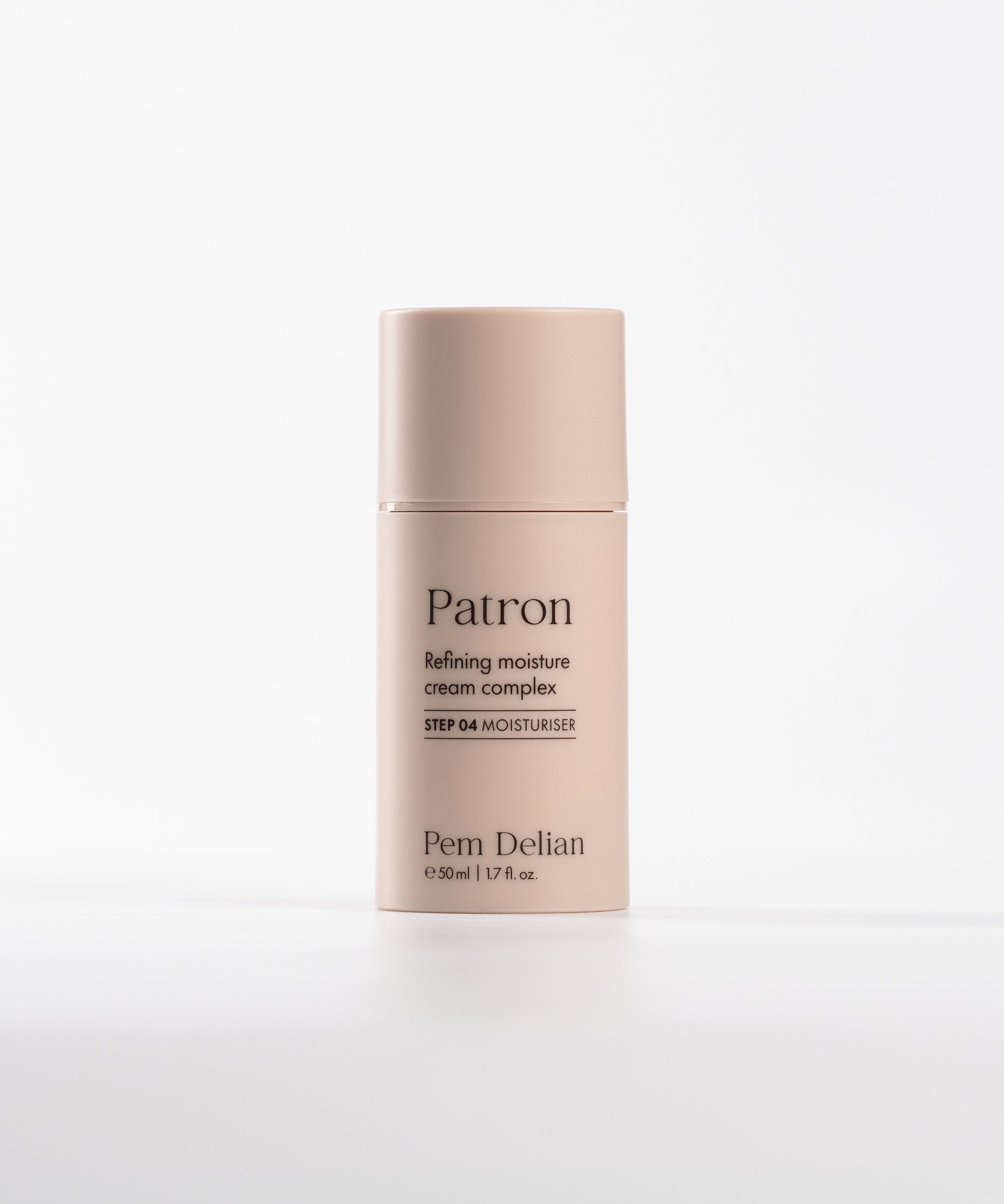 Pem Delian Patron fehér háttérrel