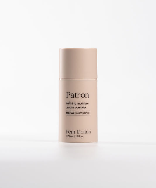 Pem Delian Patron fehér háttérrel