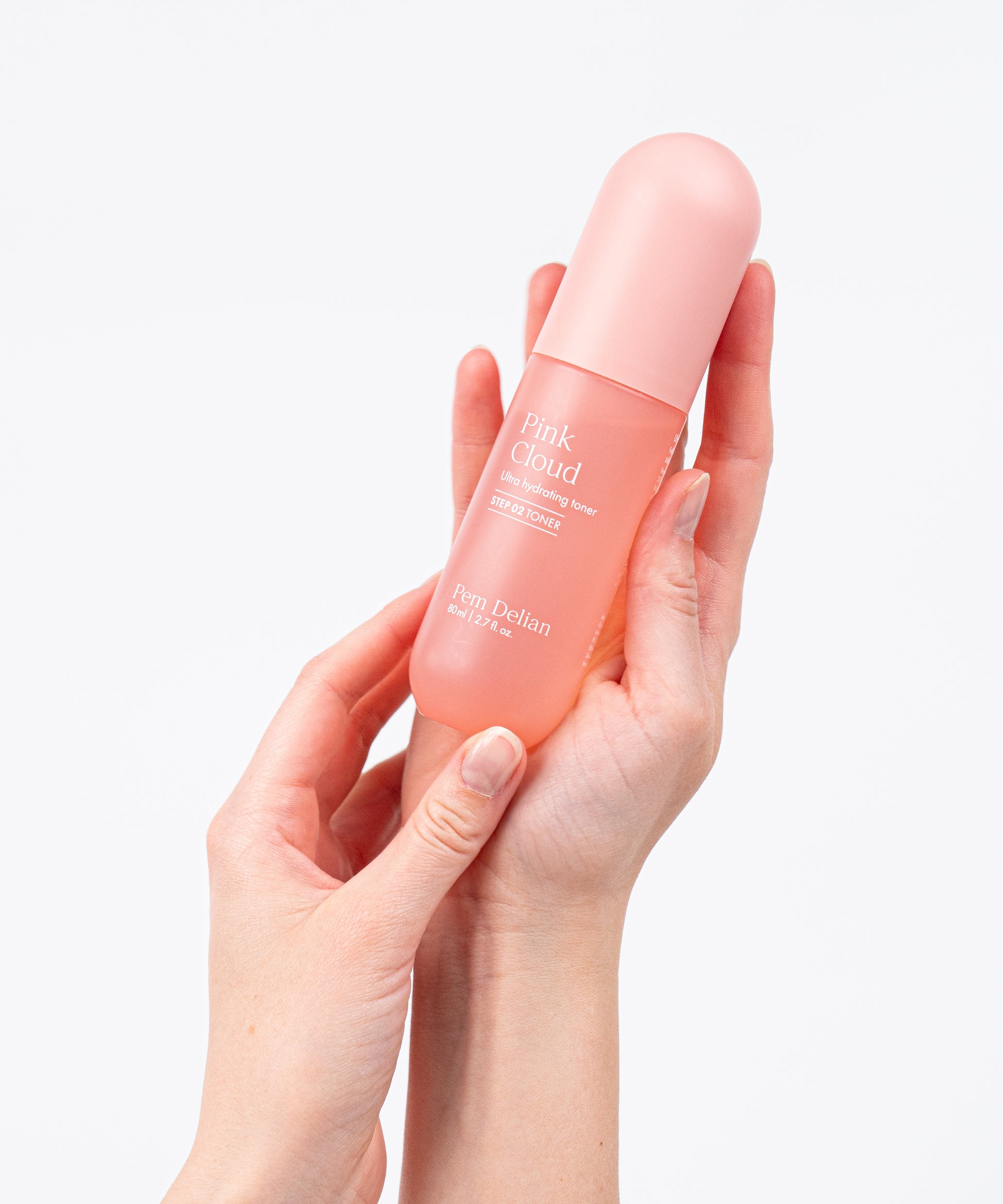 Pem Delian Pink Cloud NMF & Glycoin Ultra hidratáló toner modell kezében