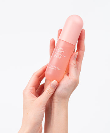 Pem Delian Pink Cloud NMF & Glycoin Ultra hidratáló toner modell kezében