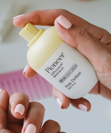 Pem Delian smart-aging Pioneer Retinal szérum kézben