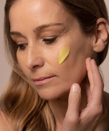 Pem Delian smart-aging Pioneer Retinal szérum sárga textúra kikenés arcon