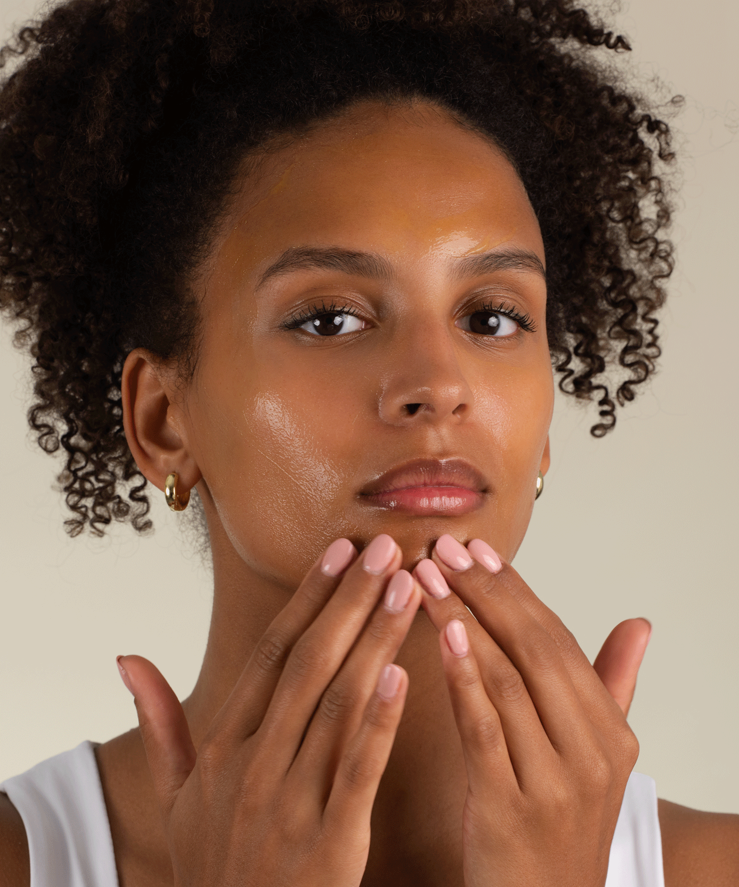 Pem Delian Restart Enzim + AHA-BHA hámlasztó gélmaszk felvitele a bőrre, lágy masszírozó mozdulatokkal