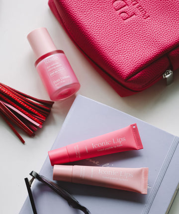 Pem Delian Rosie bőrpír elleni nyugtató szérum, Iconic Lips ajakápoló candy és blush pink, neszeszer