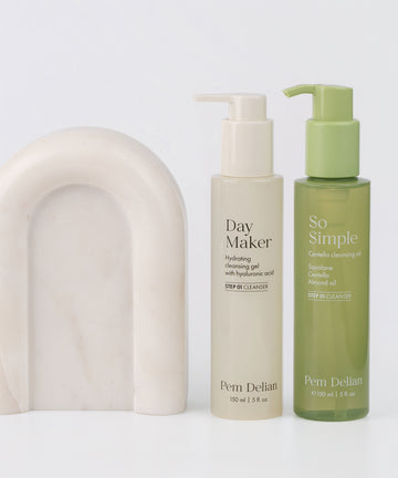 Pem Delian So Simple olajos arctisztító mellette Day Makerrel és egy dekoratív kő dísszel