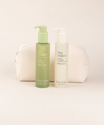 A Pem Delian So Simple olajos arctisztító Day Makerrel és bézs neszesszerrel kiegészítve