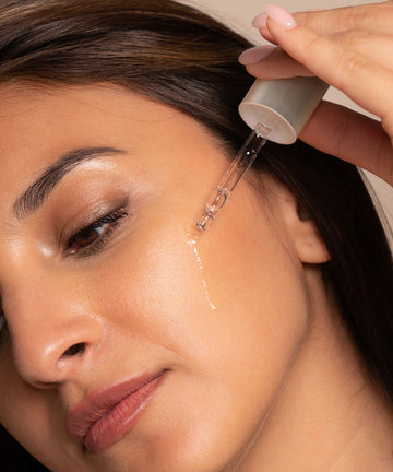 Pem Delian szérum csepp az arcon