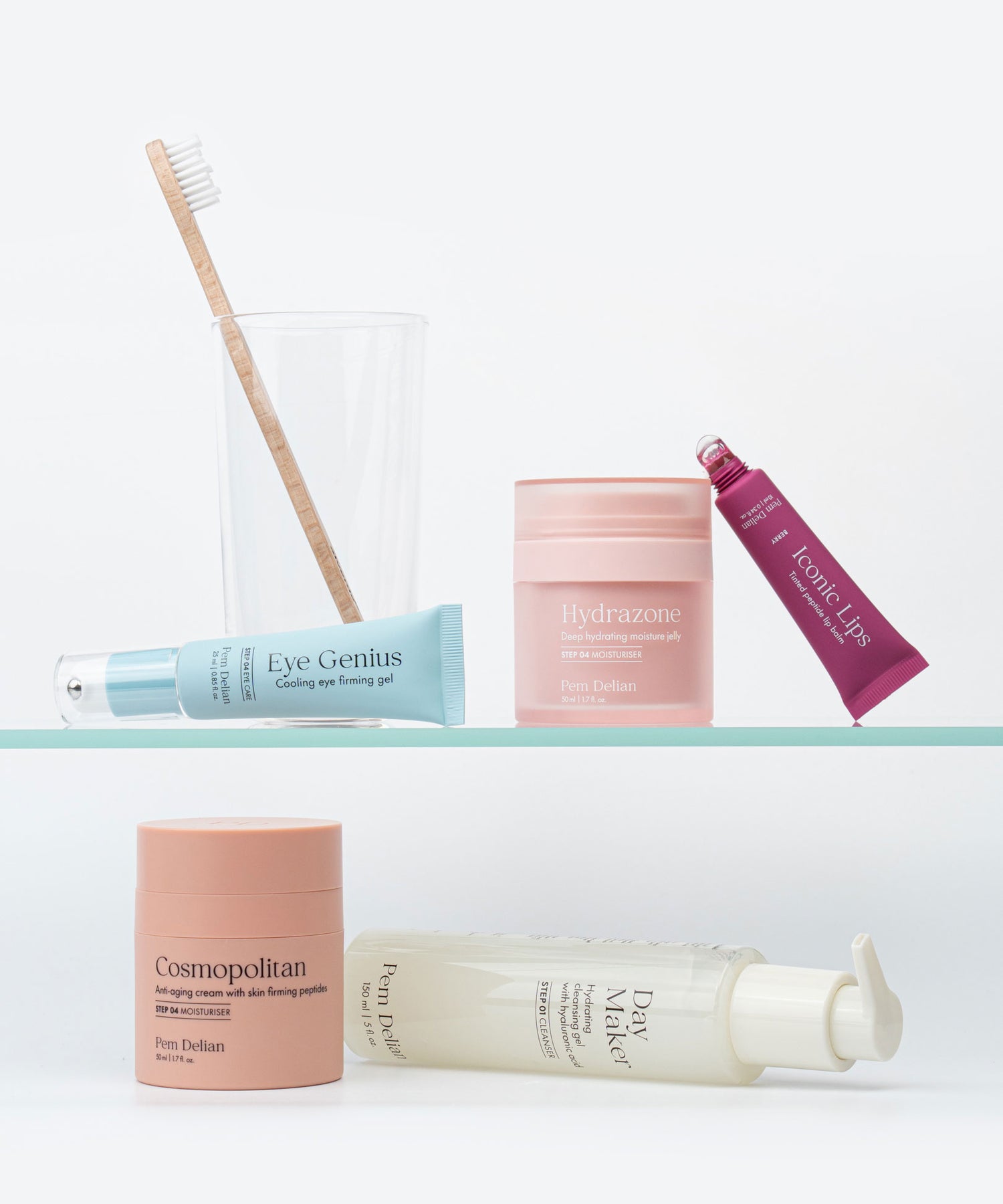 Pem Delian termékek, Eye Genius, Hydrazone, Iconic Lips, Cosmopolitan, Day Maker polcon fogkefével, pohárral